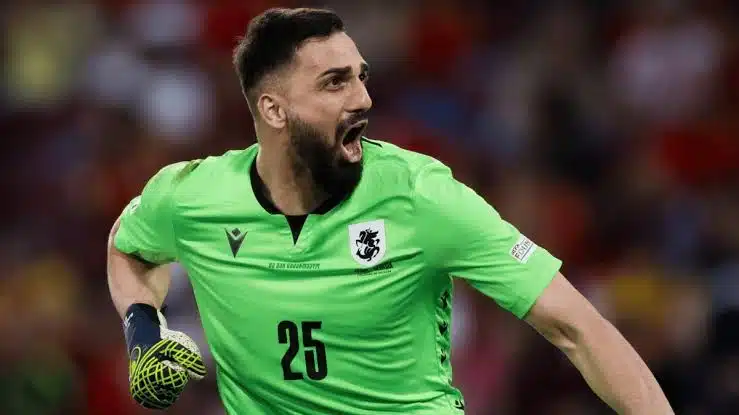 Liverpool submits formal €35M bid for Valencia goalkeeper Mamardashvili