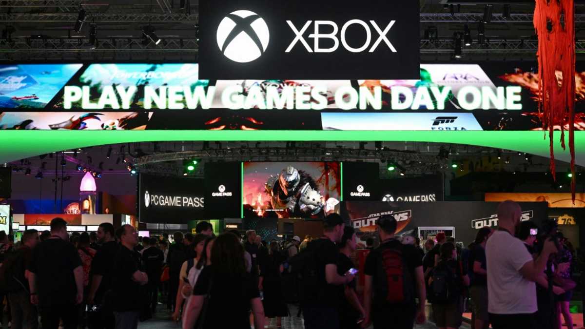 Microsoft seeks to win over new players at gamer gathering