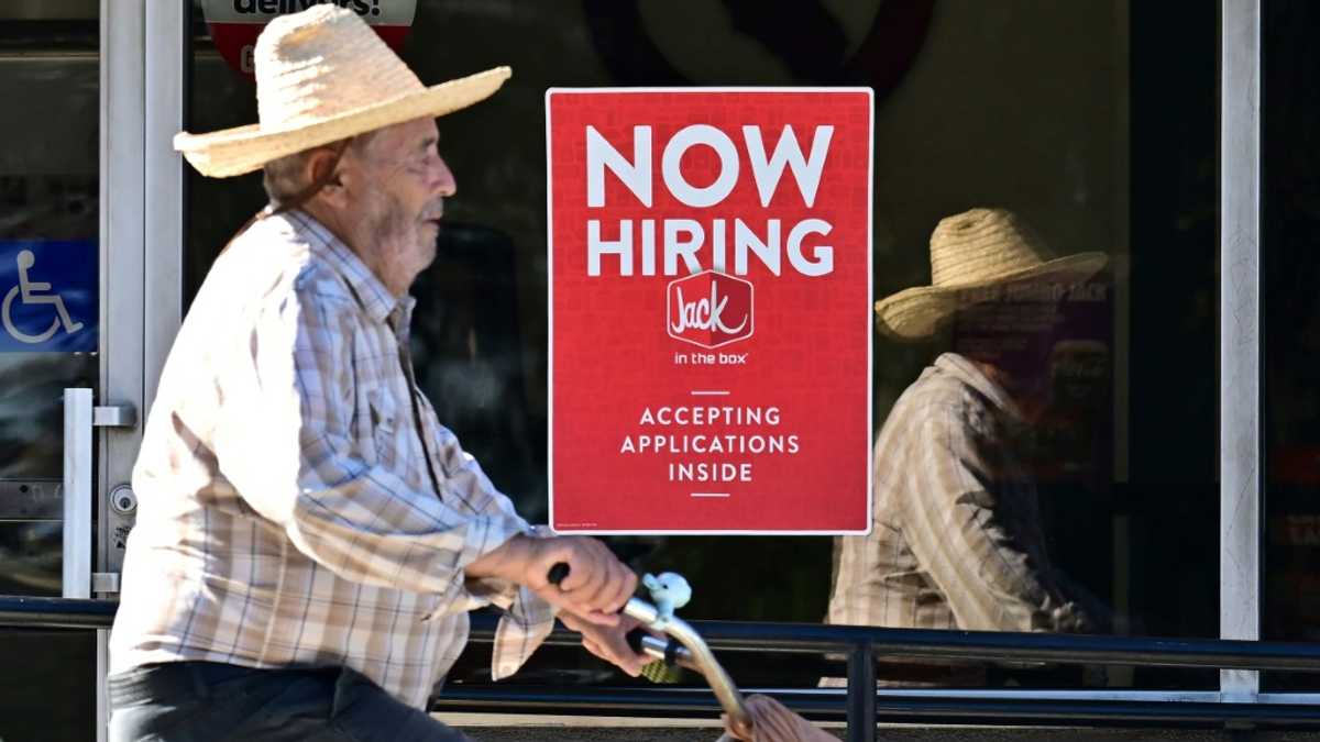 Asia struggles to track Wall St up after US jobs, Fed minutes