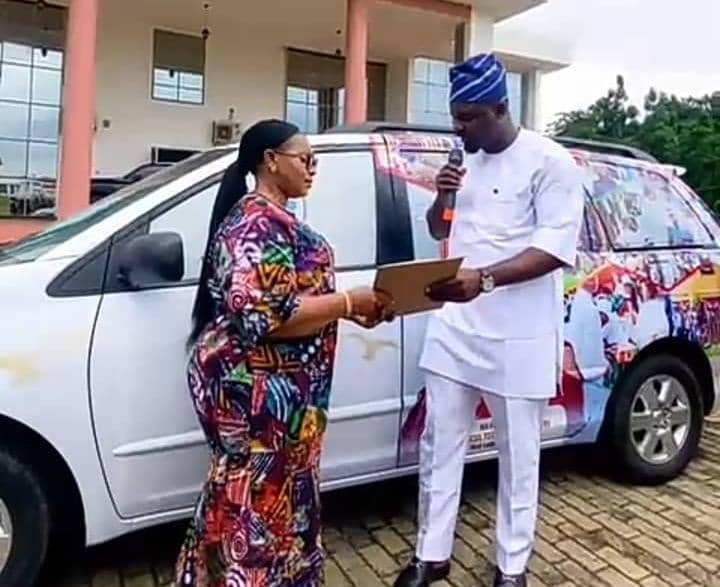 FOOSTODEY donates Sienna van to Oborevwori's Foundation