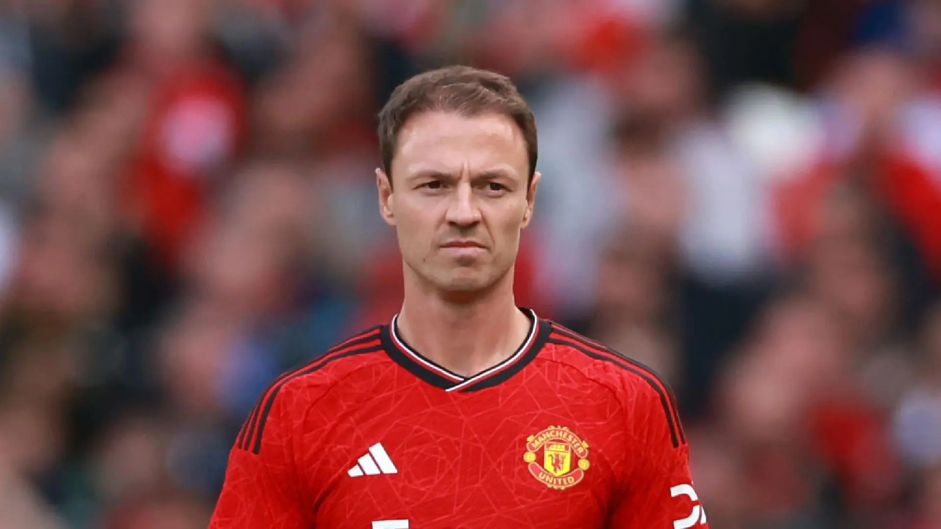 Manchester United’s Jonny Evans announces retirement