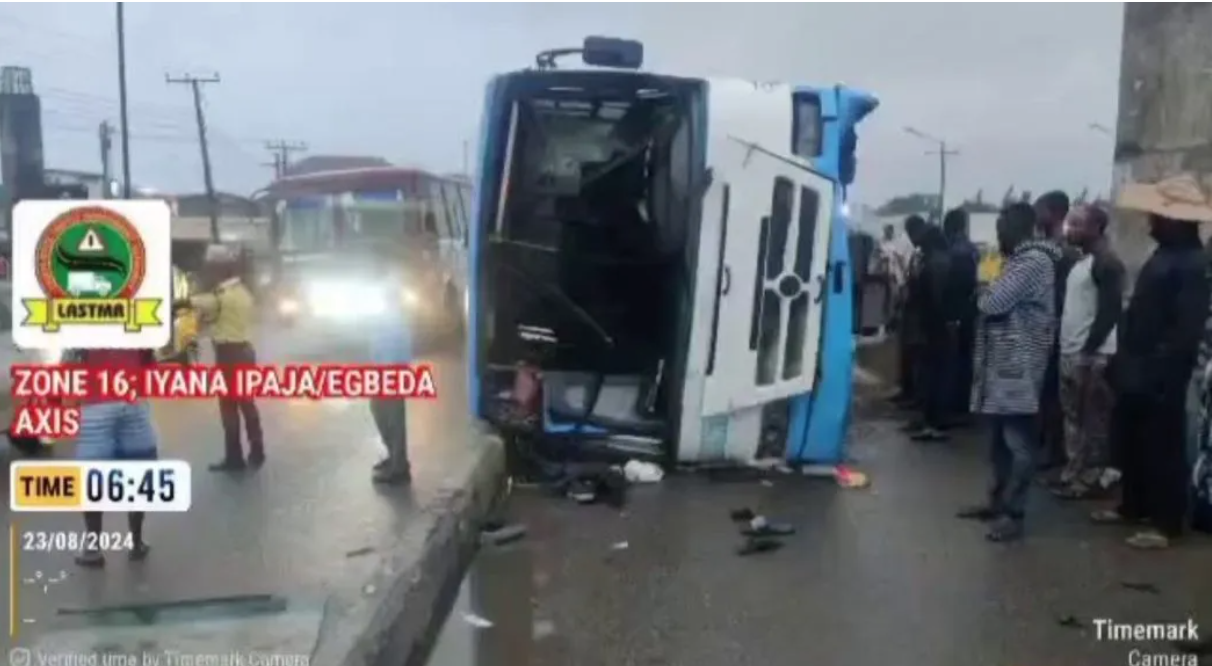 Many Injured as BRT Bus tumbles dedicated In Lagos