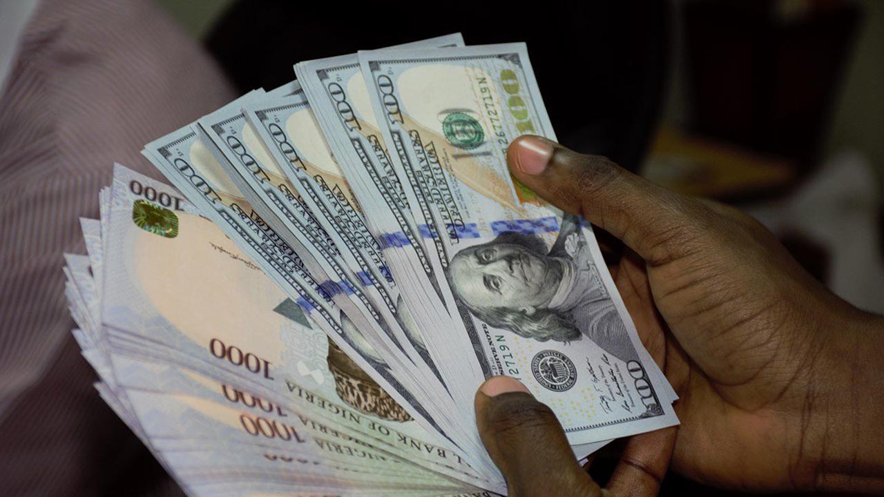 Naira’s depreciation against dollar continues as FX turnover drops on Thursday