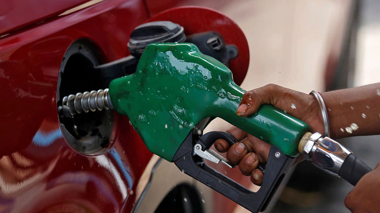 Nigerian govt warns against illegal sale of fuel as scarcity lingers