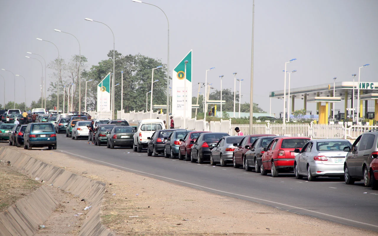 Queues resurface in Ilorin as petrol scarcity worsens