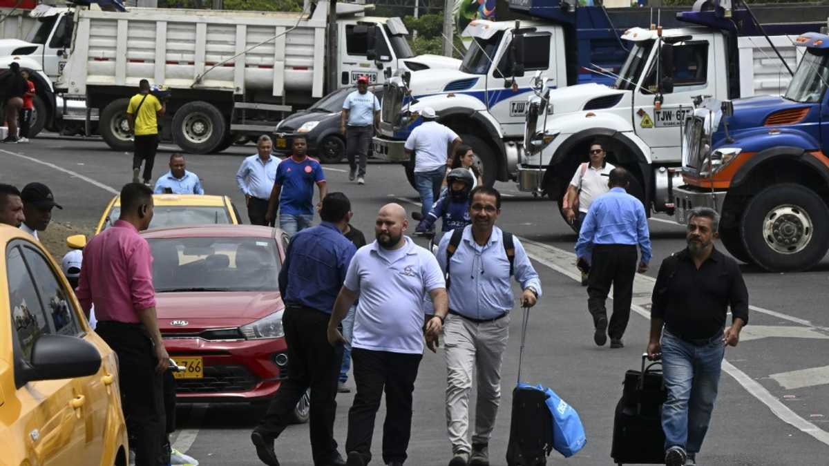 Colombian police break up road blockades against diesel price hikes