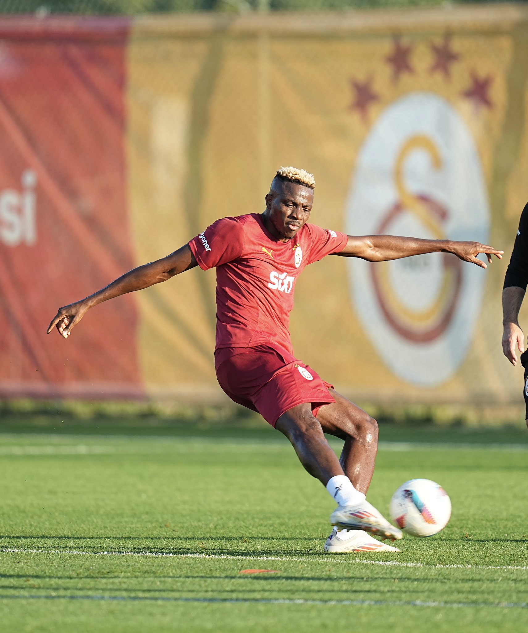 Osimhen takes part in first Galatasaray training after AFCON 2025 qualifiers