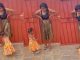 "I need to hire this little girl" – Little girl mǝlt hearts as she helps her mum strike a pose to take a picture (WATCH)