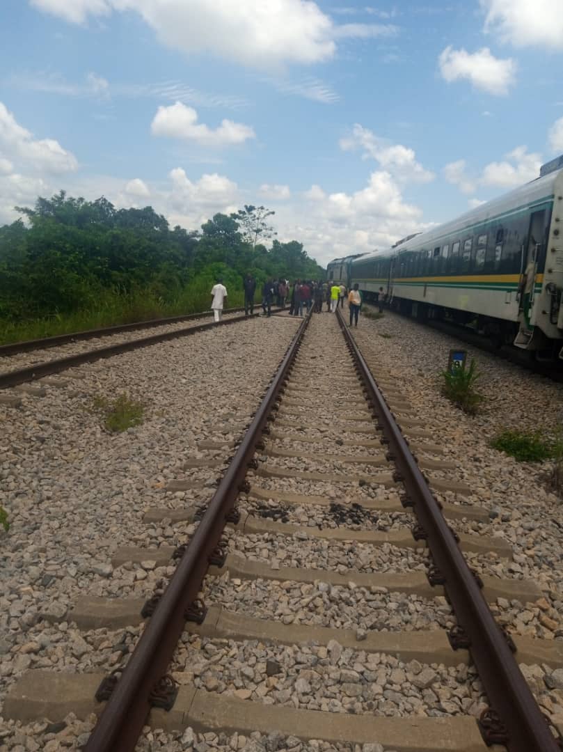 BREAKING: Passengers stranded as Warri-Itakpe train breaks down