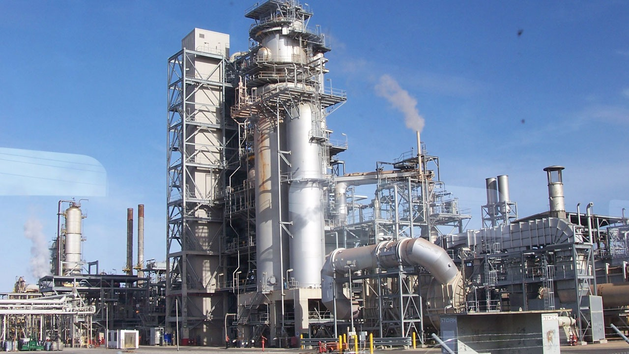 Dangote Refinery Begins Production Of Petrol Amid NNPC Fuel Crisis