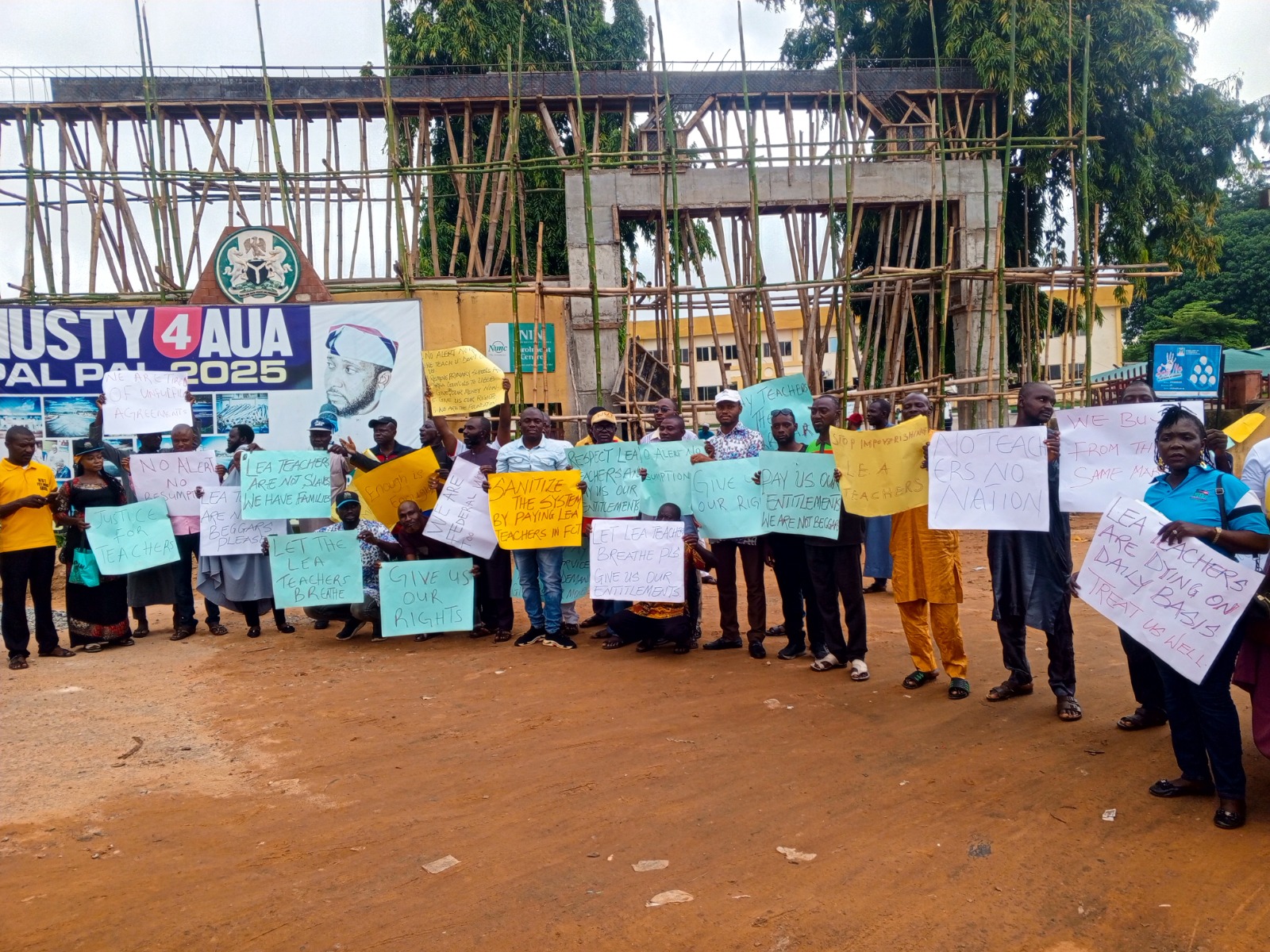 FCT Primary School Teachers Protest Unpaid Minimum Wage Arrears