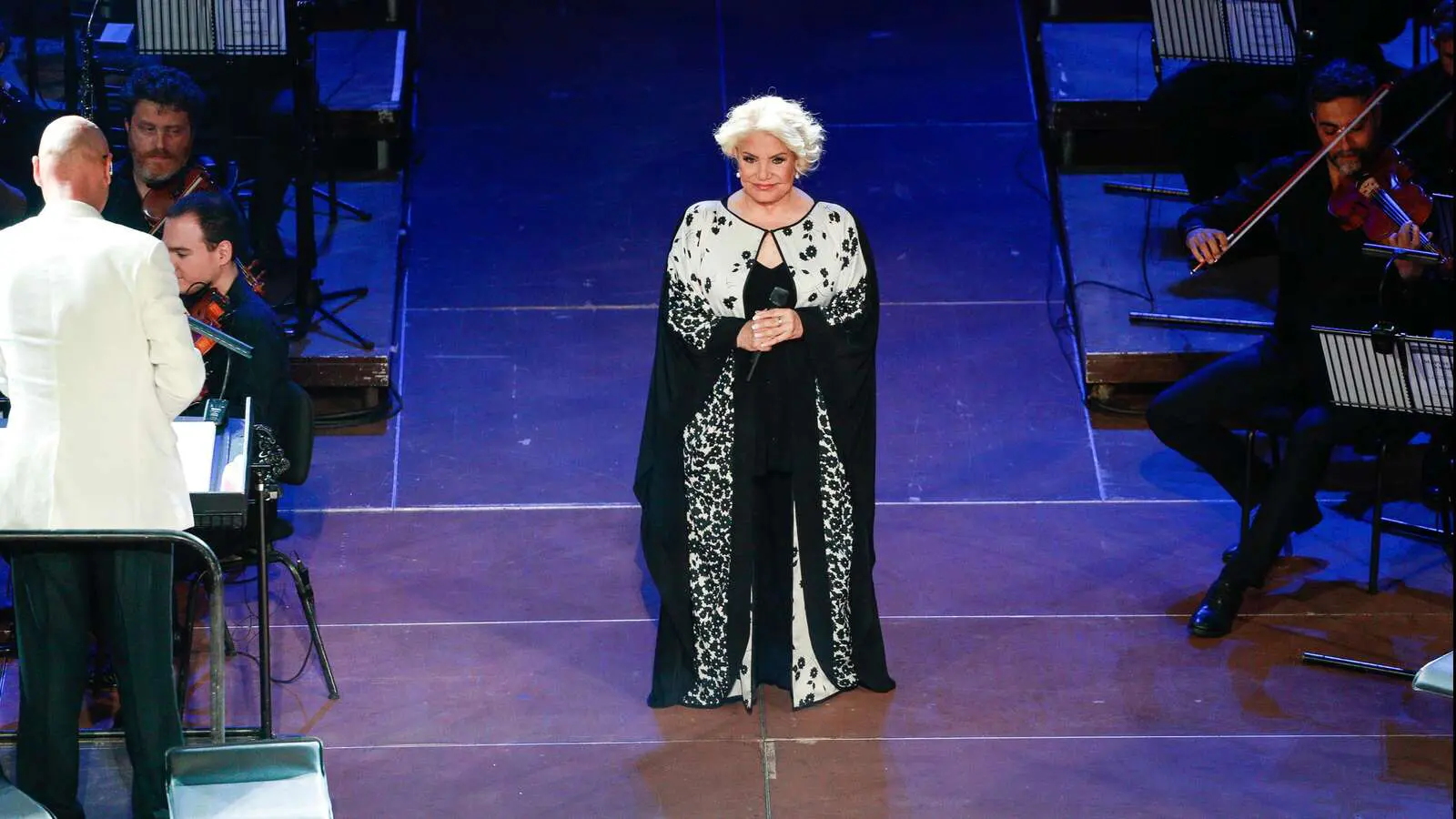 Famous Greek singer Marinella suffers stroke while performing on stage