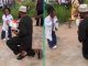 Man Proposes to His Small-sized Girlfriend On Her Sign-out Day, She Rejects Him, Video Trends