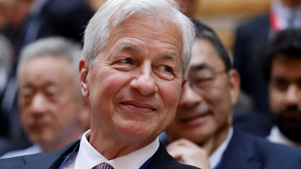 JPMorgan Chase profits top estimates, bank sees 'resilient' US economy