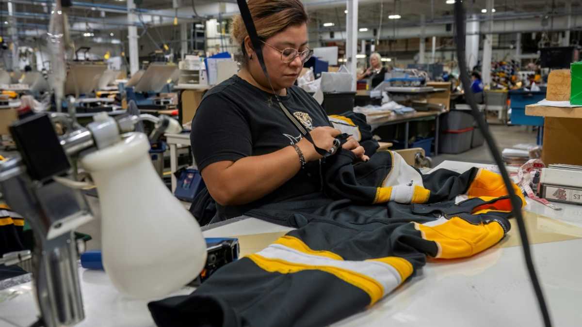 Small Quebec company dominates one part of NHL hockey: jerseys