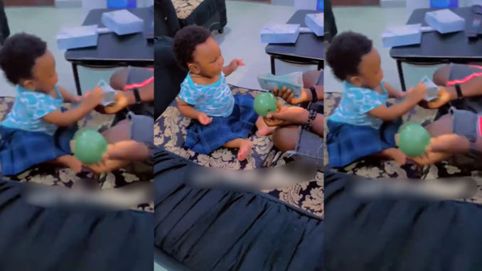 "Sisterhood is proud of you baby girl" – Little girl warms hearts, chooses money over apple (VIDEO)