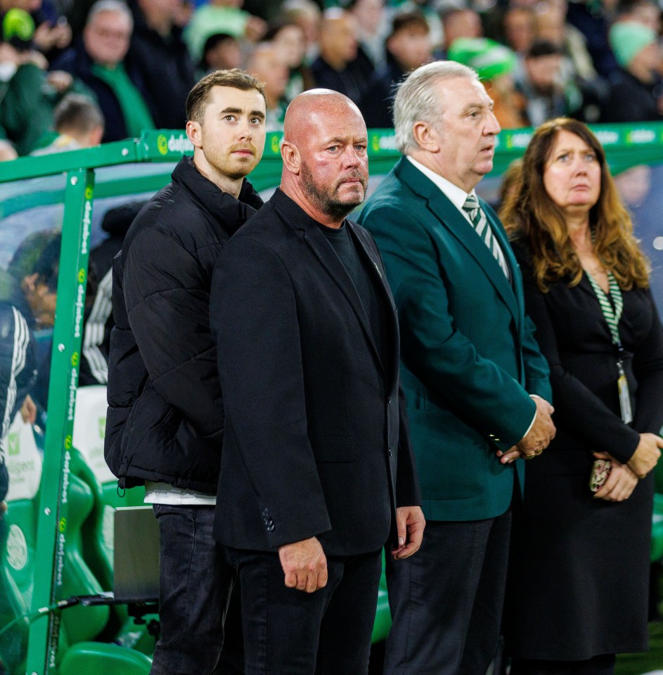 The former player's son and grandson were present for the tribute