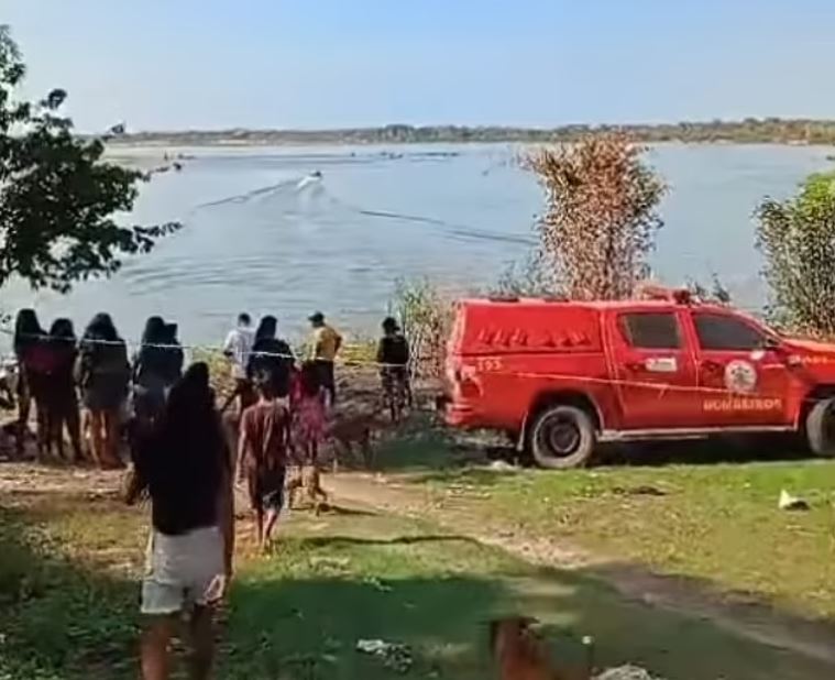 Locals watched on as rescue teams attempted to find the fisherman's body