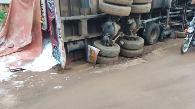 4 reportedly dead as trailer fell into ditch in Ogbomosho [PHOTOS]