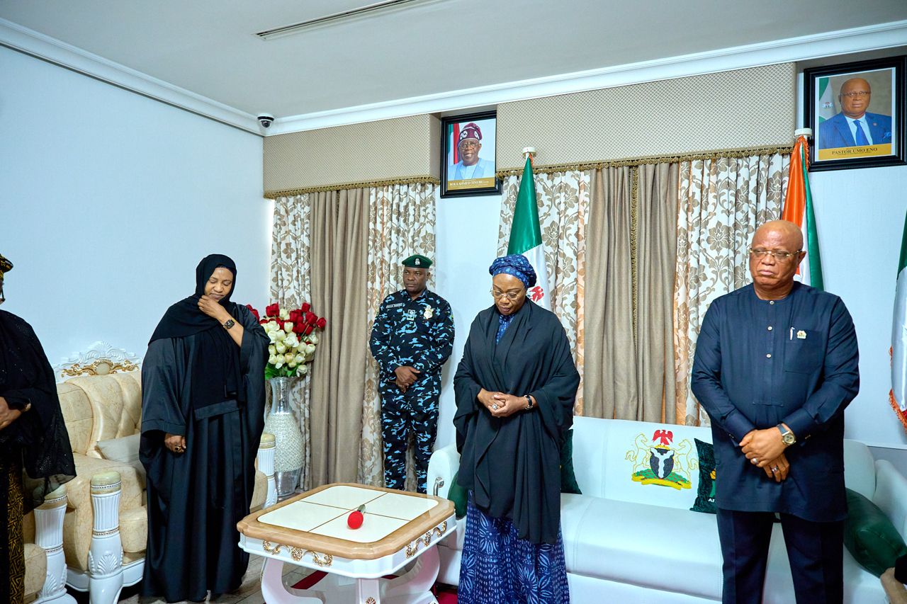 First Lady Pays Condolence Visit To Akwa Ibom Governor Over Wife’s Death