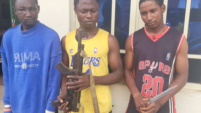 Police arrest suspected armed robbers, recover stolen vehicle