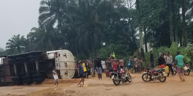 Youths risk lives to scoop fuel from fallen truck