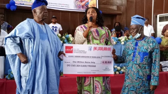 1,000 Receive Cash Donation, Foodstuffs From Oyo Gov’t