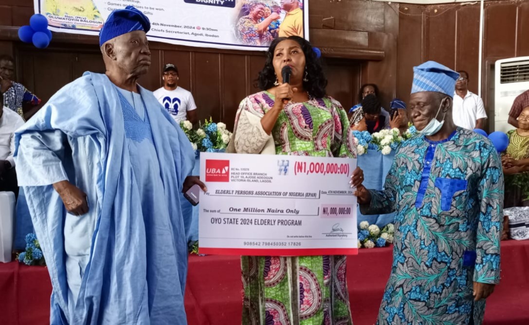 1,000 Receive Cash Donation, Foodstuffs From Oyo Gov’t