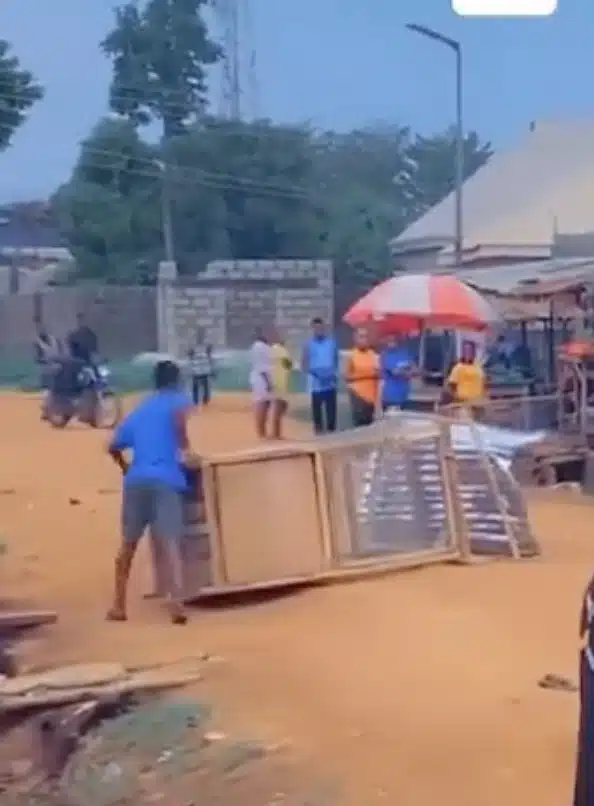 Drama as man retrieves 'kiosk' from girlfriend after sour relationship