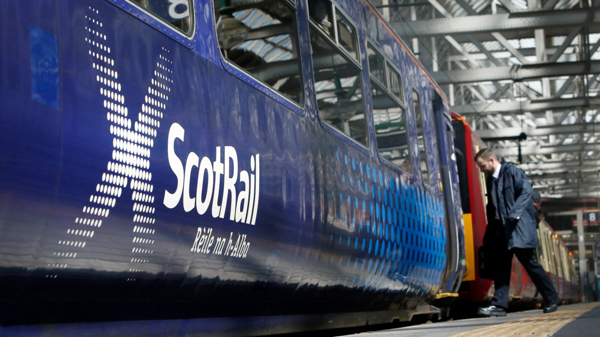 Rail chaos as busy Glasgow commuter line to be closed for months