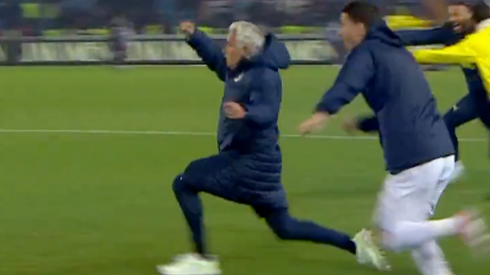 Jose Mourinho hilariously fails with knee-slide celebration after ex-Man Utd flop scores 102nd-minute Fenerbahce winner