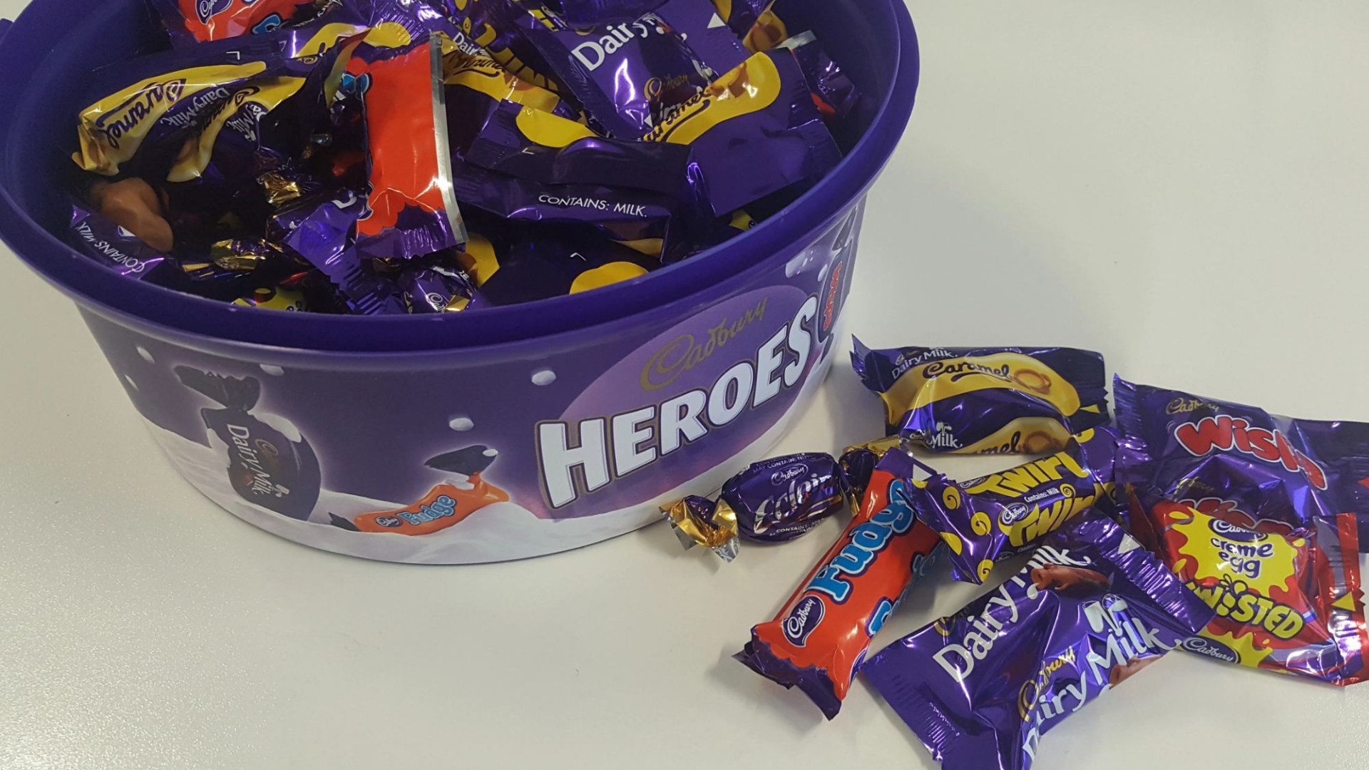 Major supermarket slashes price of Heroes & Roses chocolate tubs to £4.50 - but there's a catch