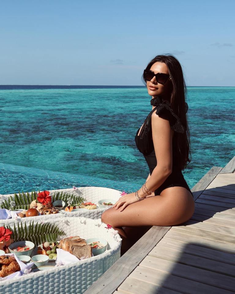 The former Love Island star put on a sizzling display as she enjoyed a floating breakfast