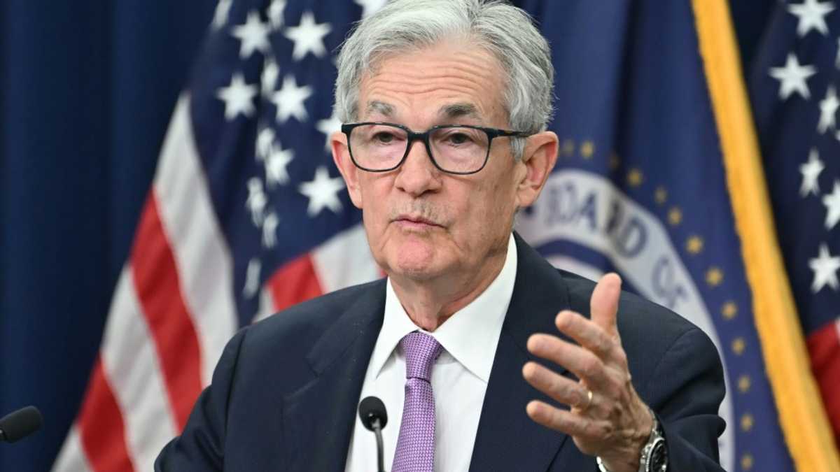 US Fed chair says will not leave early if asked by Trump