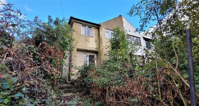 Filthy house sells for £50k more than guide price at auction - despite rubbish piled up to the windows