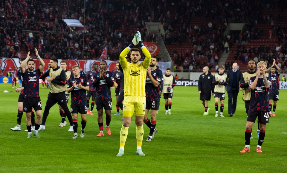 Jack Butland leads squad to fans at full time