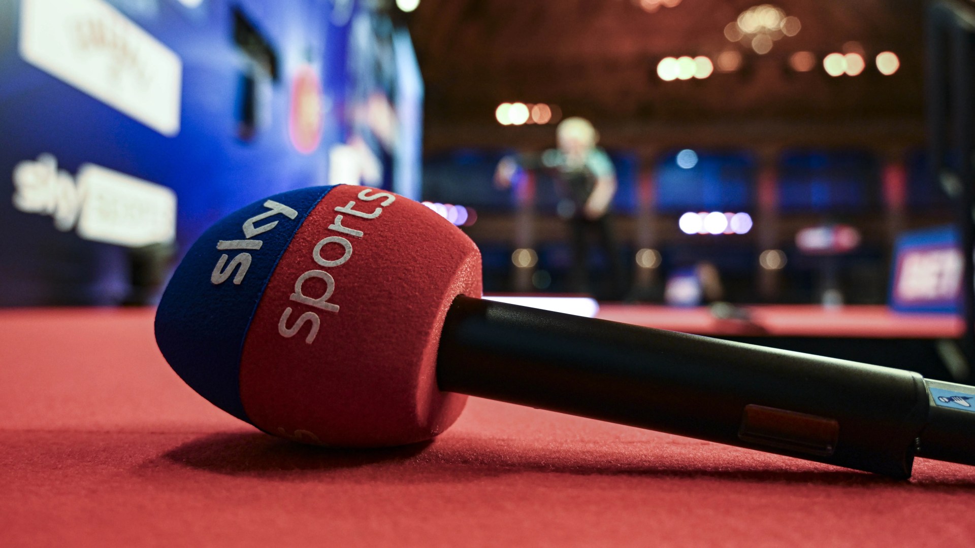 Who are the Sky Sports presenters and pundits for the darts?