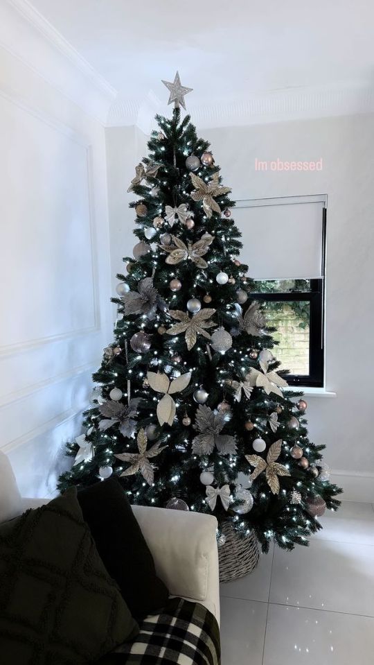 The star, 32, told how she was 'obsessed' by her sparkling new tree