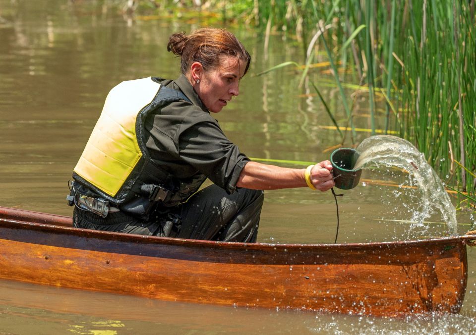 Coleen bails as she and Dean slowly sink