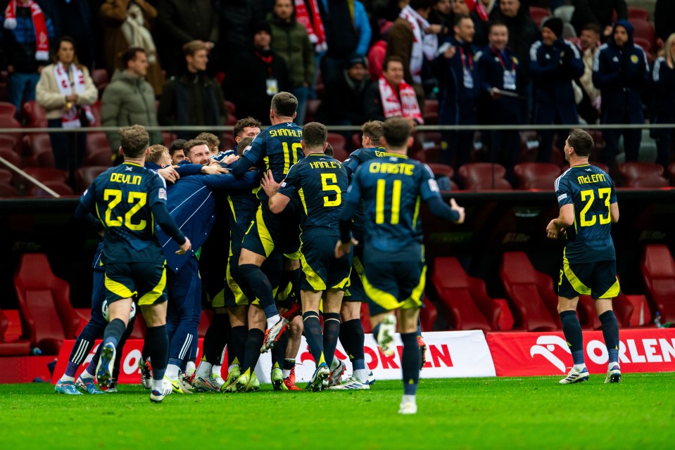 Scotland players celebrate Robertson's stoppage time goal