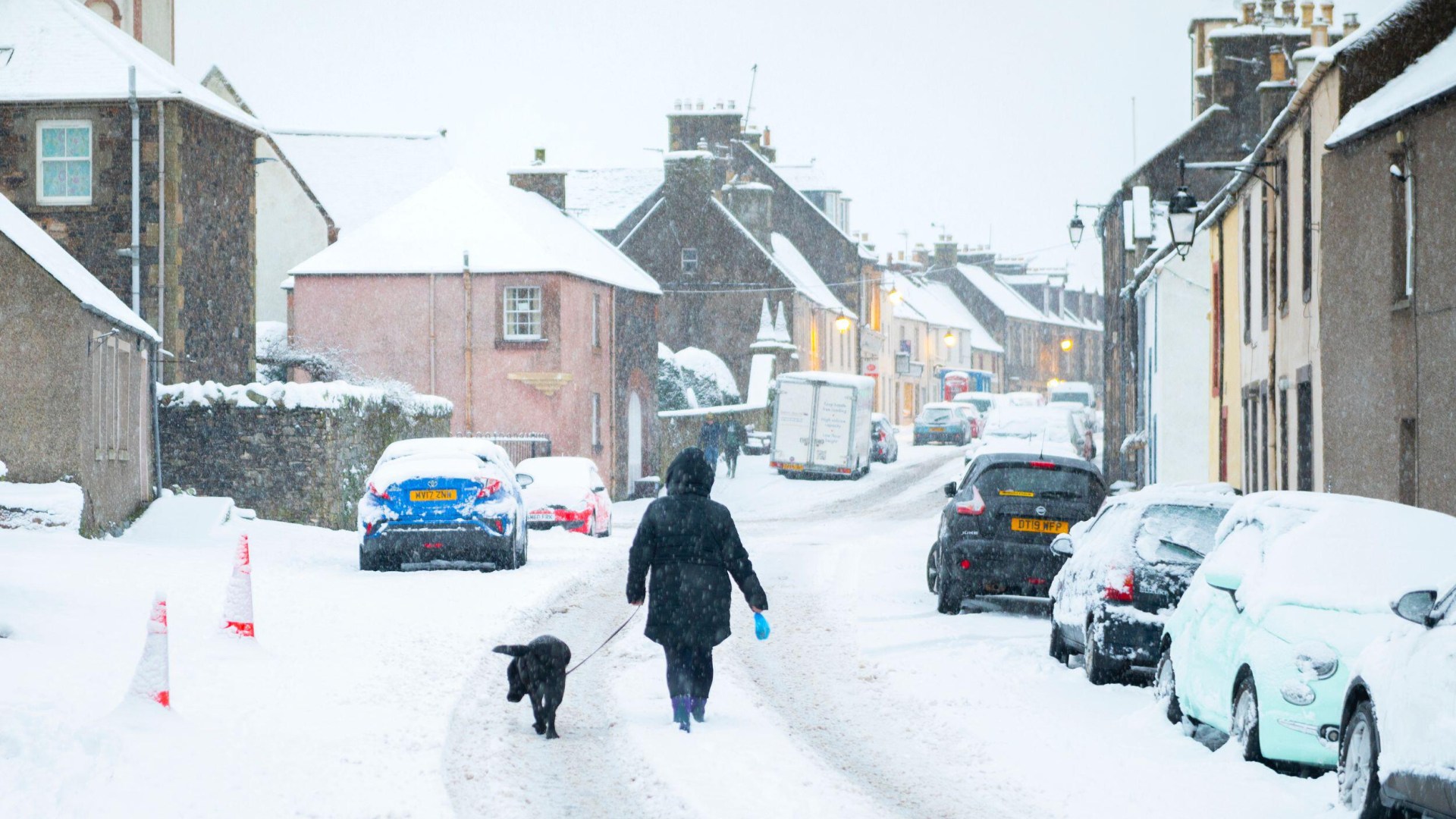 Exact time 'heavy' snow showers to batter Scotland this weekend as danger to life warning issued