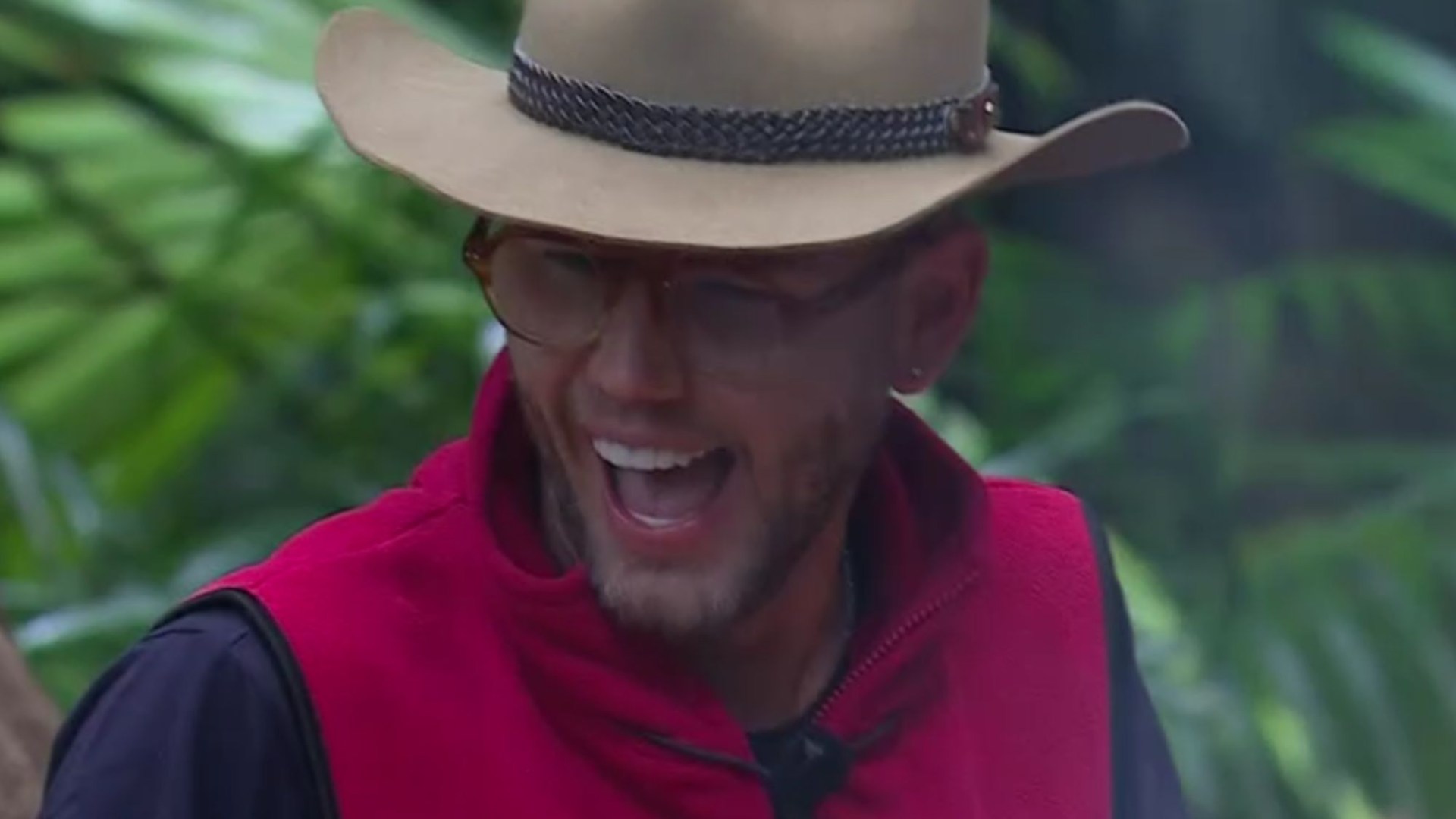 Watch as I'm A Celeb rebel Dean McCullough makes TEA for Coleen Rooney as Ant and Dec vow to punish rule breaker