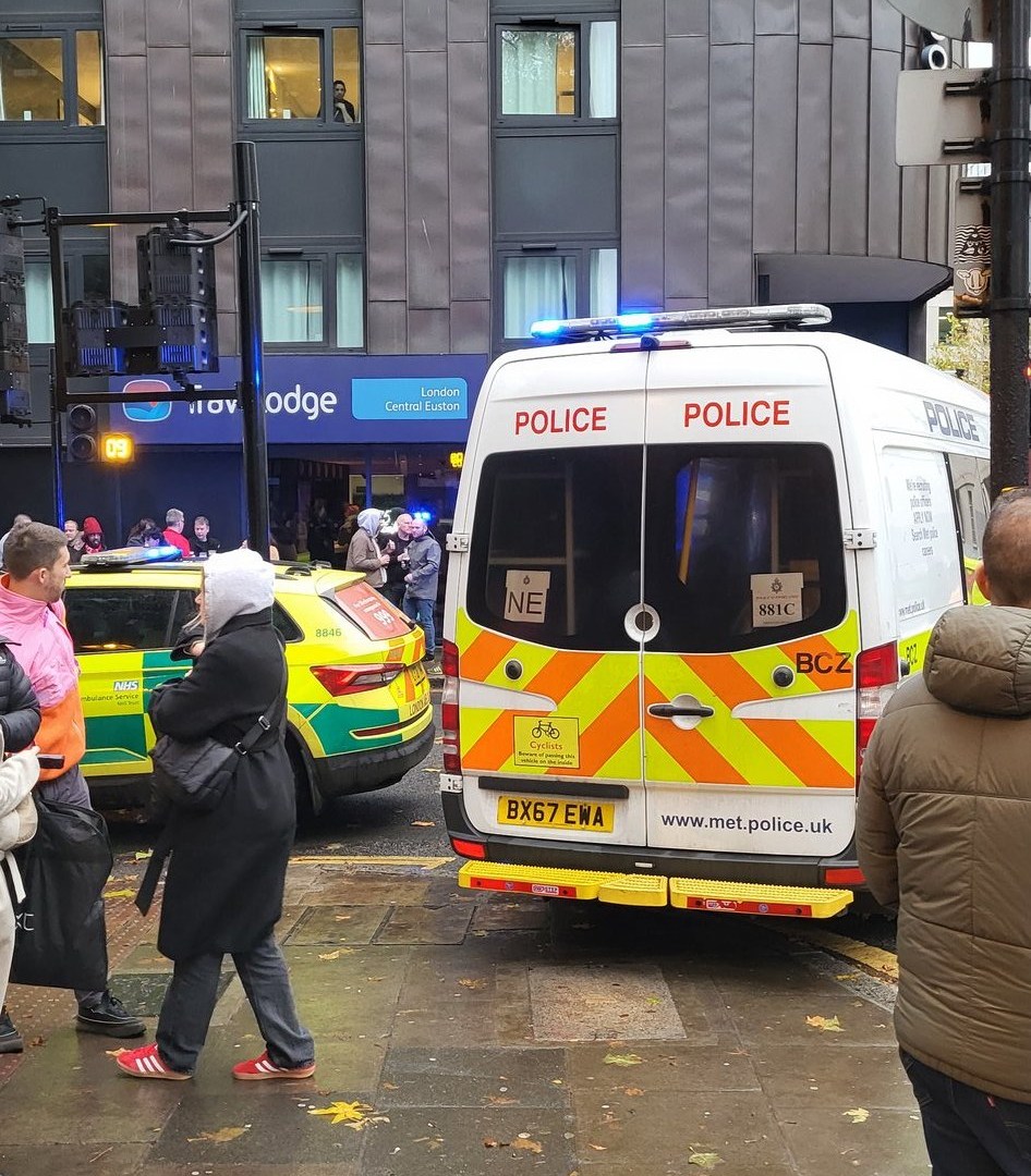 Euston station evacuated as bomb squad swoops on ‘suspicious package’ – The Scottish Sun