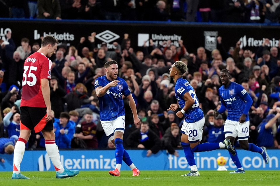 Omari Hutchinson netted Ipswich's equaliser as the points were shared