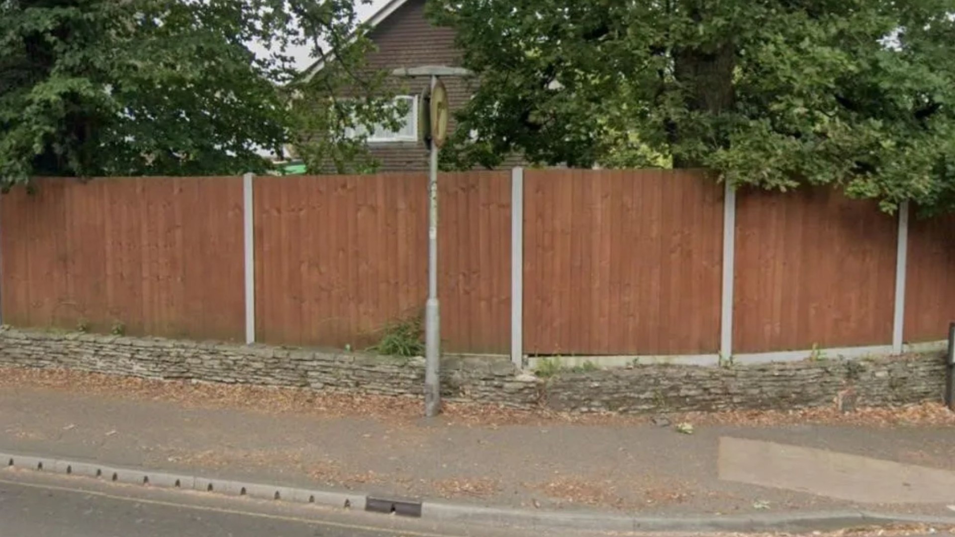 Man fined £622 and slapped with criminal record for privacy fence mistake - know the rules and avoid the same fate