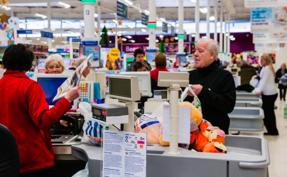 From the customers he hates to the things he can't stand about his job, the anonymous man left people stunned with his claims