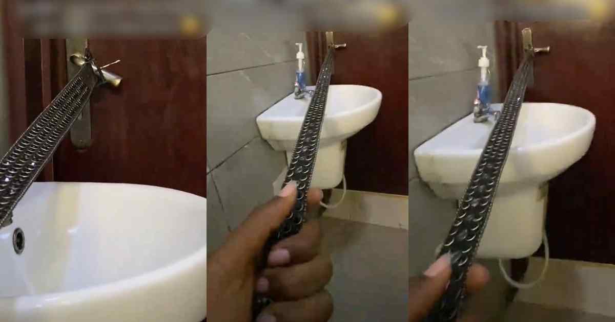 "Why was the guy still trying so hard to enter" – Man uses his belt as a makeshift lock to secure a public restroom door (WATCH)