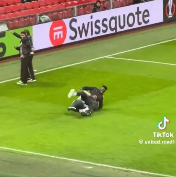 The MMA legend floored the United goalkeeper