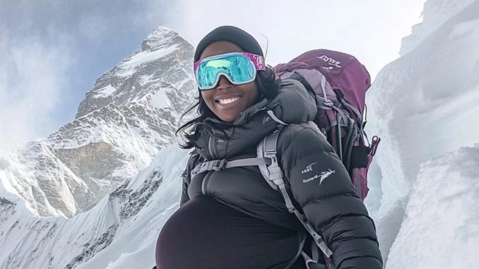 33-week-pregnant woman goes into labor while climbing Mount Everest