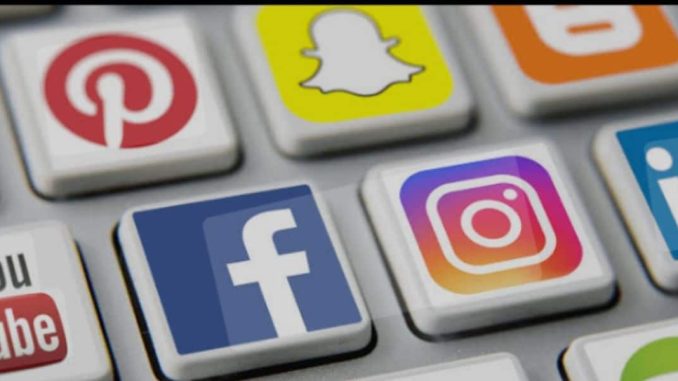 Bill to ban under 16s from social media in Australia progresses